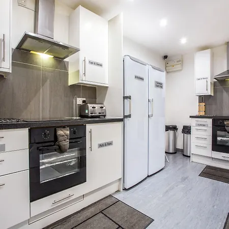 Oyo Flexistay Ambers Gatwick Aparthotel-3